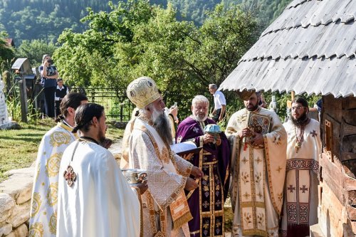 IPS Părinte Varsanufie a sfinţit Biserica „Sfânta Cuvioasă Parascheva” din Parohia Mlăceni