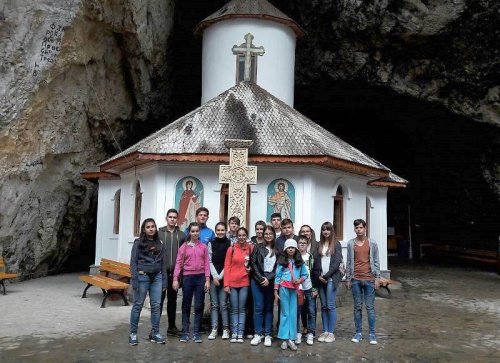 Tabără de vară pentru 15 tineri, organizată de Arhiepiscopia Târgoviştei