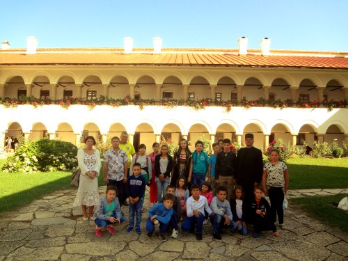 Pelerinaj la Mănăstirea Hurezi