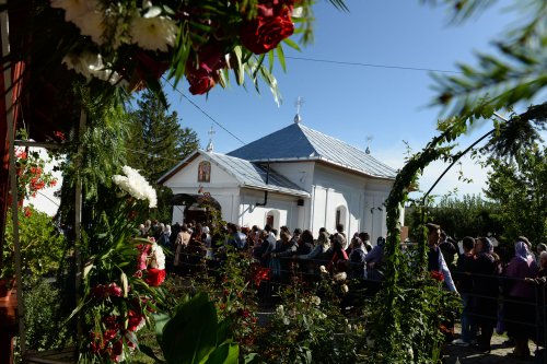 IPS Teofan a resfinţit Biserica „Sfinţii Arhangheli Mihail şi Gavriil” din Poiana, comuna Vorona