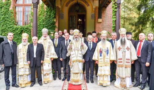 Patriarhul României a săvârşit Sfânta Liturghie la Curtea de Argeş