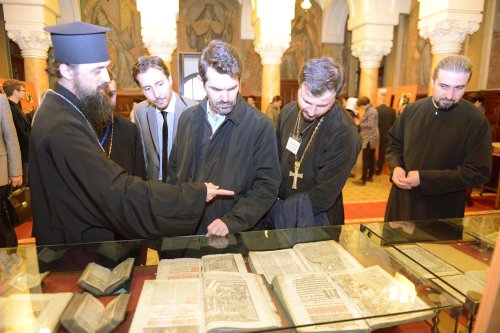Expoziție de carte rară și fotografie la Biblioteca Sfântului Sinod