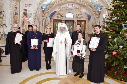 Distincţii oferite de Patriarhul României