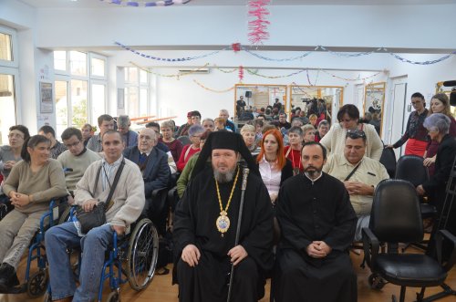 PS Episcop Sofronie în vizită la bolnavii de scleroză multiplă din Oradea