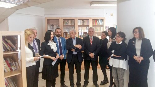Mii de cărţi donate Bibliotecii Municipale din Salonic
