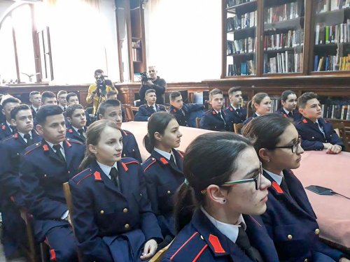 Activitate pentru tineri la Biblioteca Judeţeană din Craiova