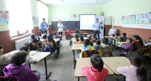 Activitate de profilaxie dentară la Pelișor și Apoș, județul Sibiu 