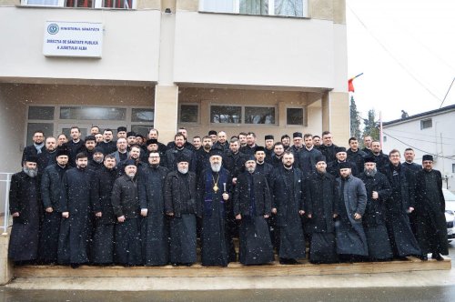 Zeci de preoţi au donat sânge la Alba Iulia
