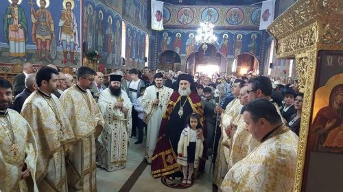 Liturghie arhierească în Parohia „Buna Vestire“ din Bacău