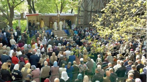 Mitropolitul Moldovei şi Bucovinei, alături de sute de botoşăneni la sărbătoarea Sfântului Mucenic Gheorghe