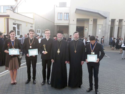 Premii la olimpiadele şcolare pentru elevii Seminarului Teologic de la Mănăstirea Neamţ