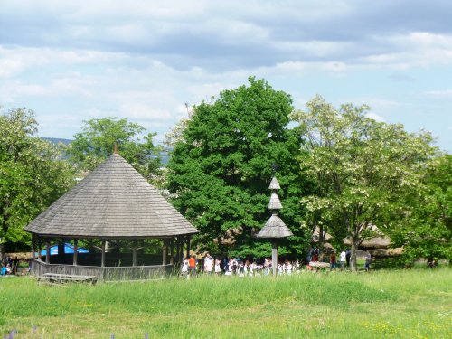 Spectacole şi tradiţii populare de 1 Mai, în Parcul Etnografic de lângă Pădurea Hoia, Cluj-Napoca
