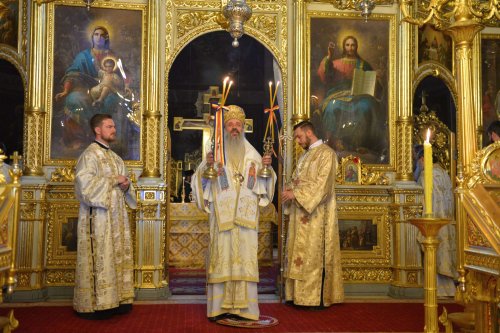 IPS Teofan a slujit în Duminica vindecării slăbănogului la Catedrala Mitropolitană din Iaşi