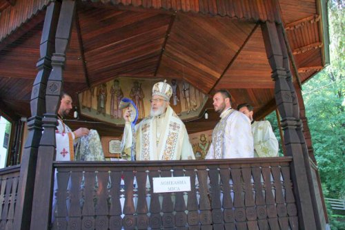 Liturghie arhierească la Mănăstirea Robaia
