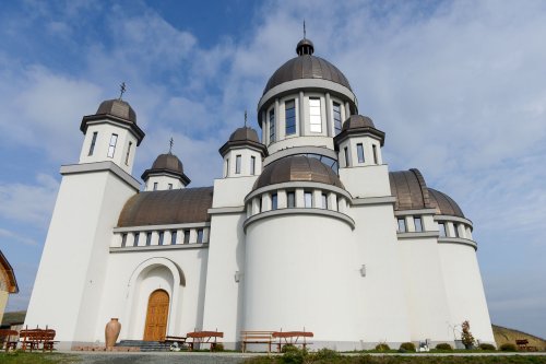 O nouă poartă a cerului la Mănăstirea Dumbrava, ocrotită de Maica Domnului