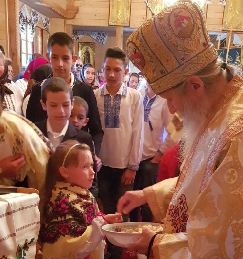 IPS Părinte Arhiepiscop Pimen a slujit la Parohia Volovăţ