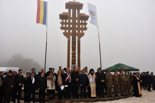 Comemorarea eroilor români la crucea-monument de la Domașnea