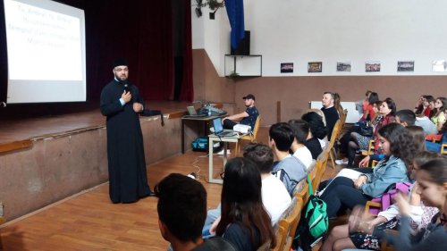 Întâlniri şi activităţi cu tinerii din protopopiatele Alba Iulia şi Târgu Mureş