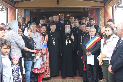 A fost sfinţită biserica din Târgu Logreşti