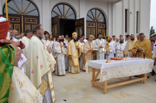 Catedrala „Învierea Domnului“ din Fălticeni, sfinţită în prezenţa a 3.000 de credincioşi
