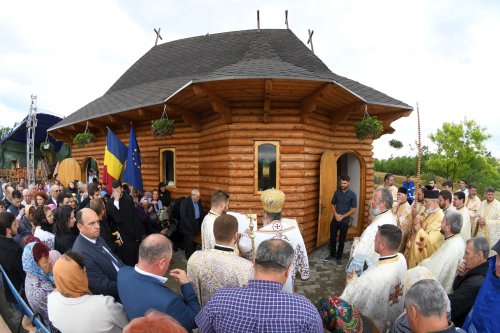 Biserica de lemn din Parpaniţa a fost sfinţită