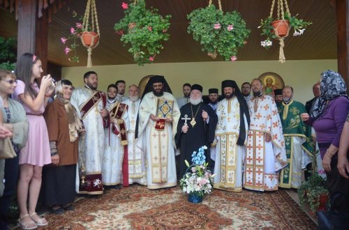 Liturghie arhierească la Mănăstirea Valea Teilor