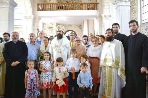 Liturghie arhierească la parohia românească din Nantes