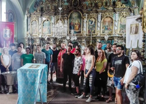 Seară duhovnicească pentru turiştii străini la Milcoveni, judeţul Caraş-Severin