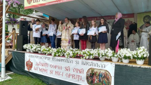 Liturghie arhierească la Biserica „Sfinţii Apostoli“ din Parcul „Cancicov“ - Bacău