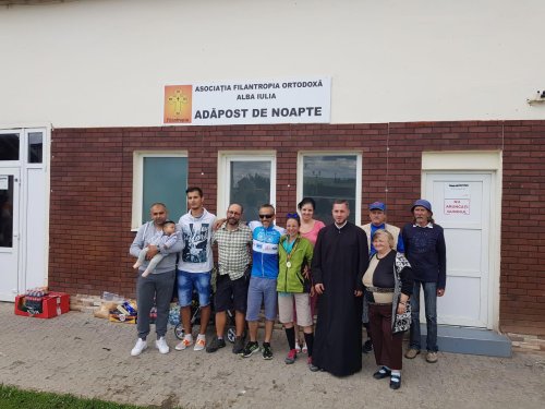 Donație, a bicicliștilor participanți la „Pedalăm pentru România”, pentru Filantropia Ortodoxă din Gara CFR Alba Iulia: Adăpost de noapte