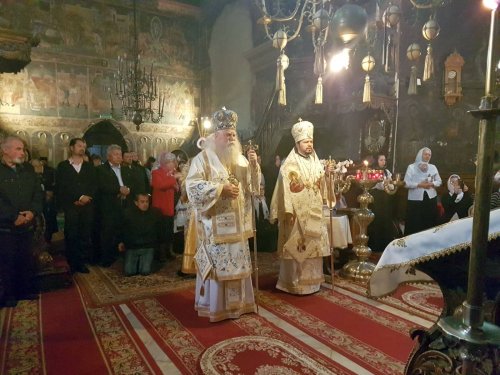 Liturghie arhierească în 	cinstea Icoanei Maicii Domnului „Îndrumătoarea“ de la Mănăstirea Neamţ