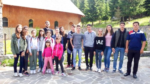 Tabără pentru elevi în Arhiepiscopia Târgoviștei