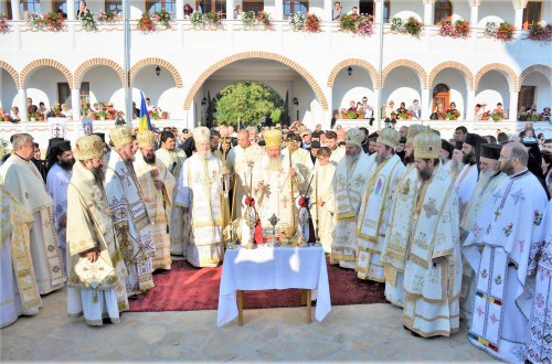 Sfințirea Mănăstirii „Mihai Vodă” de la Turda, în anul Centenarului Marii Uniri