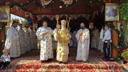 O nouă biserică a fost sfinţită de IPS Pimen la Bădeuţi
