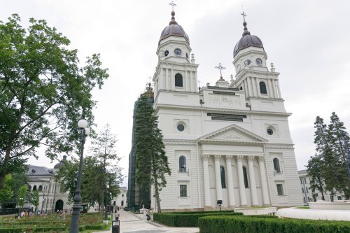 Slujiri arhiereşti în Mitropolia Moldovei şi Bucovinei