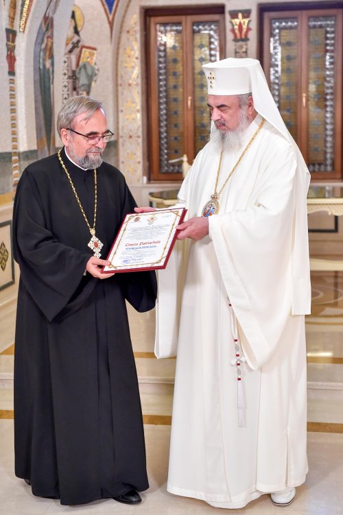 Crucea Patriarhală pentru părintele Ștefan Buchiu