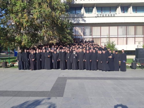 Preoţii din Episcopia Huşilor, în conferinţa de toamnă