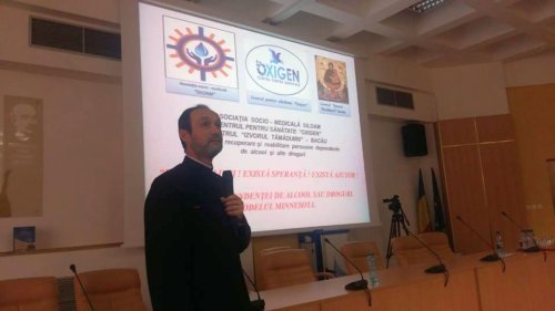 Prelegere dedicată dependenţei, la Universitatea „Vasile Alecsandri” din Bacău