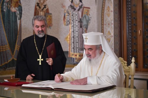 Patriarhul României a semnat în Cartea Centenarului