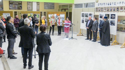 Expoziție de tablouri și fotografii la Liceul Românesc din Giula, Ungaria