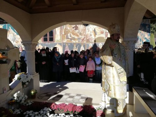 Liturghie arhierească la hramul Mănăstirii Petru Vodă
