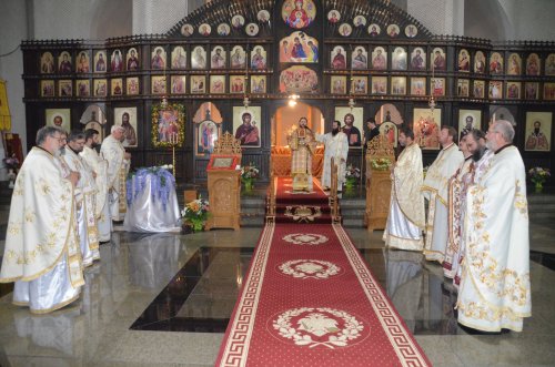 Slujire arhierească la hramul catedralei din Suceava