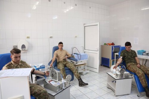 100 de studenți militari au donat sânge, la Sibiu