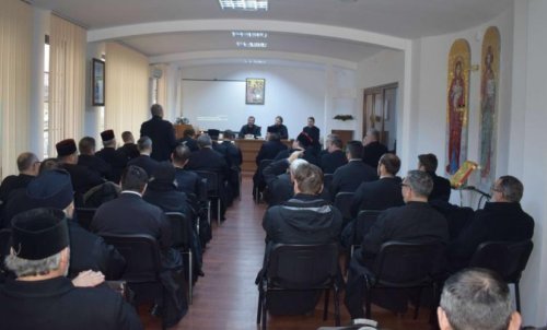 Preoţi din Chişinău la consfătuirea lunară a slujitorilor din Protopopiatul 2 Iaşi