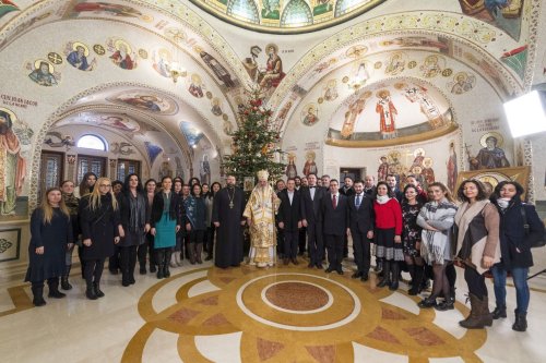 Patriarhul României a fost colindat de membrii Coralei „Nicolae Lungu”