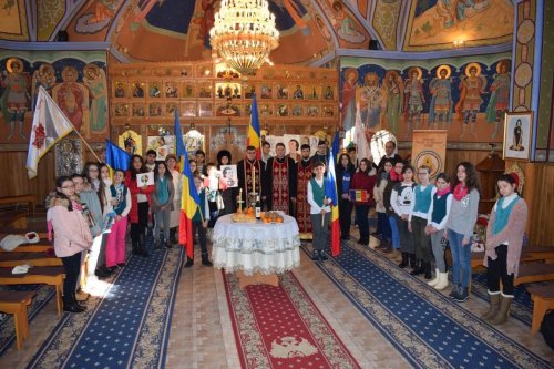 Poetul Mihai Eminescu, comemorat în Parohia „Sfinţii Trei Ierarhi” din Bacău