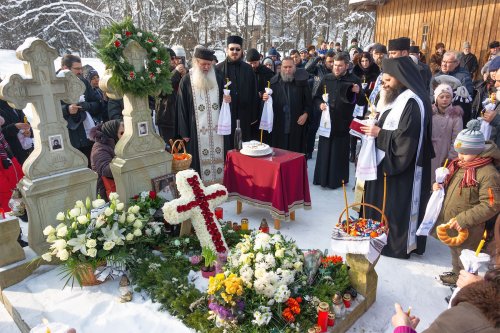 Părintele Proclu pomenit la mormântul său de la Sihăstria Putnei