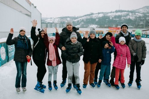 Tineri cu deficienţe de vedere, la patinaj, alături de ASCOR Cluj