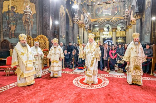 Întâmpinarea Domnului cu evlavie și lumină la Catedrala Patriarhală