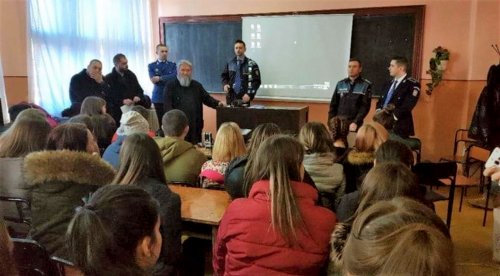 Activitate cu elevii la Liceul Tehnologic UCECOM „Spiru Haret” din Arad